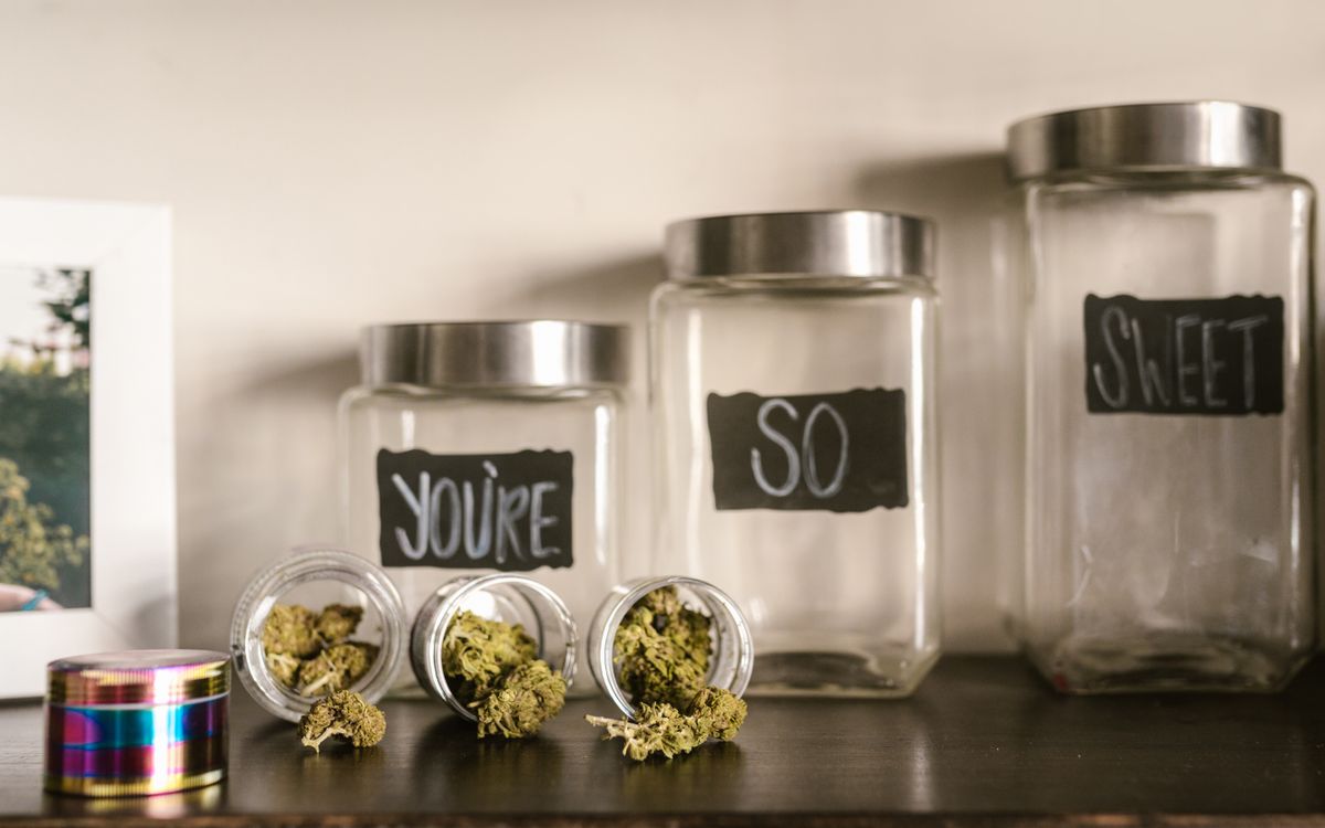 Cannabis richtig lagern: Gläser, Boveda und Einfrieren